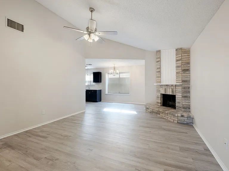 629 Fern Meadow Dr — Photo 2