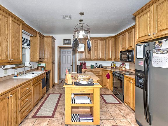 5th image of 5050 Lakeside Dr