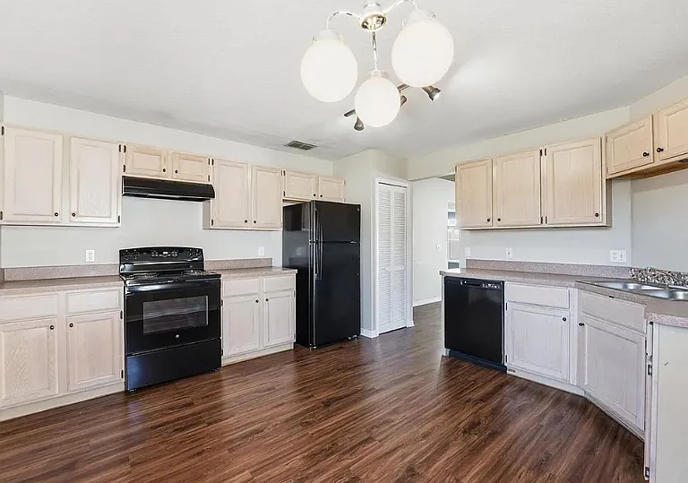 938 River Wind Ave — Photo 9