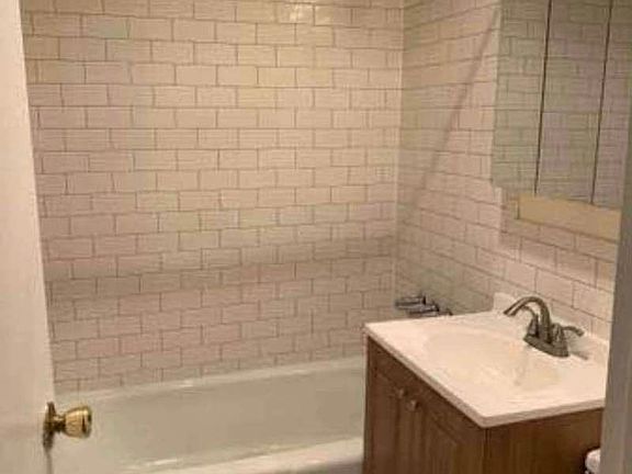 4th image of 171 W 23rd St Frnt 2