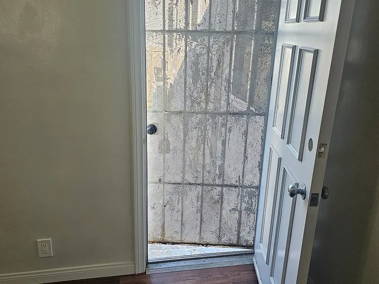 2035 W 102nd St — Photo 21