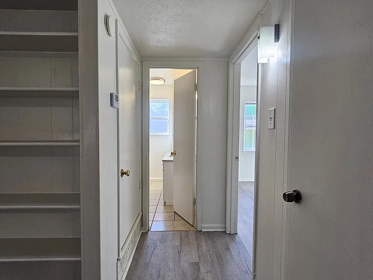 2420 Louise St — Photo 9
