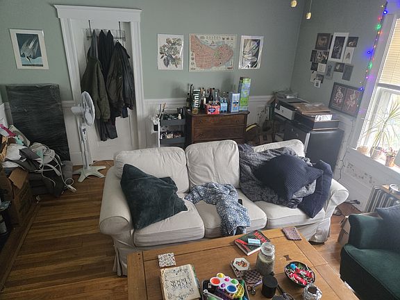 4th image of 26 Oak Square Ave #2