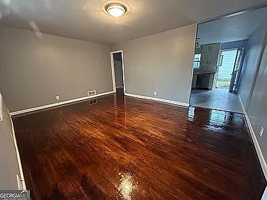 Living room - unfurnished