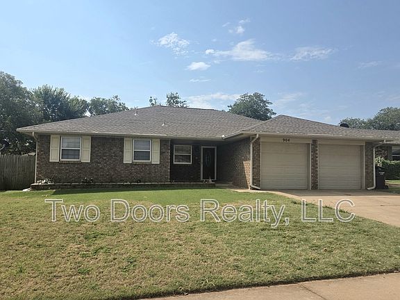 2nd image of 904 E Hills Dr