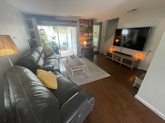 3rd image of 87 Abbeywood Ln