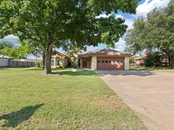 811 McAnear St, Cleburne, TX 76033