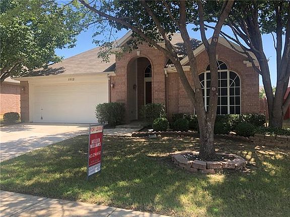 2nd image of 1912 Oak Hollow Dr