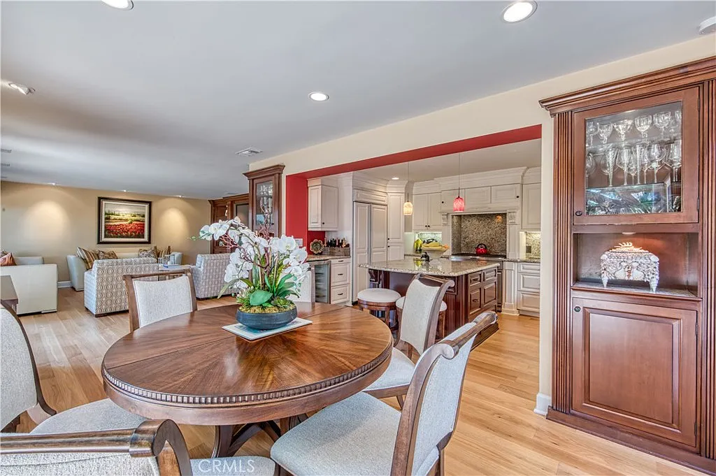 3 bed, 2.5 bath, 1737 sqft, $6,800 — Photo 2