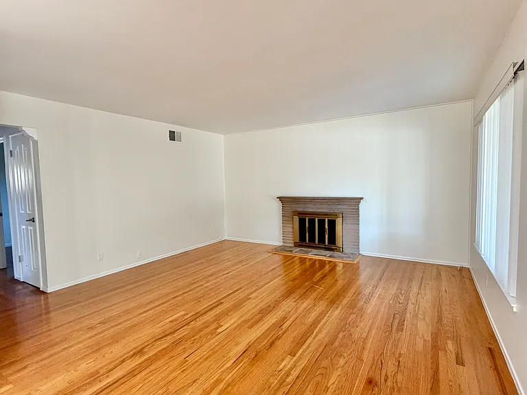 1001 Cambridge Ave — Photo 2