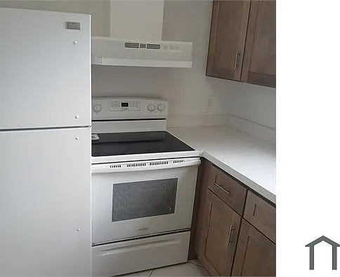 181 NW 47th Ave #10 — Photo 2