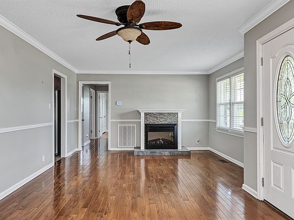 4th image of 104 Mary Lee Dr