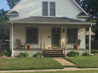 1023 S 5th Ave E, Newton, IA 50208