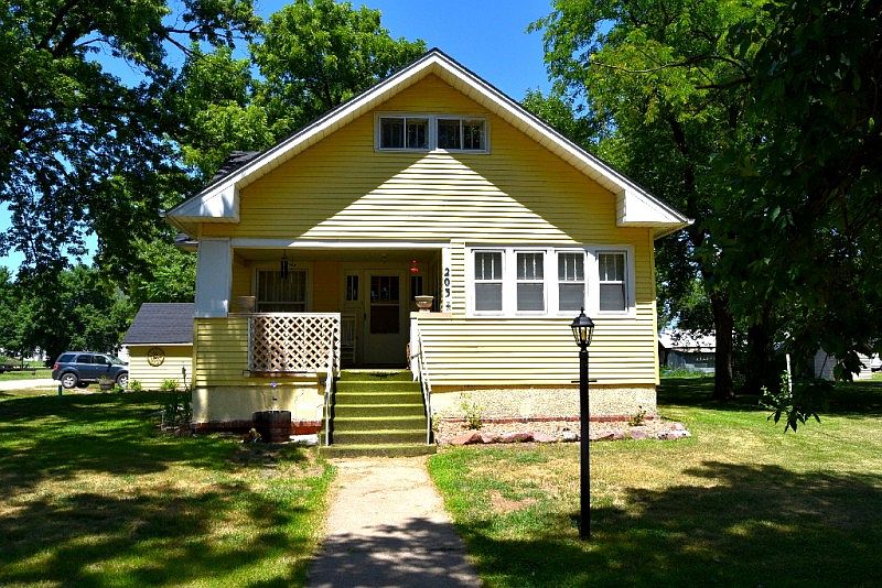 1st image of 203 E 6th St