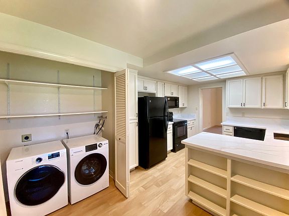 4th image of 815 Praderia Cir