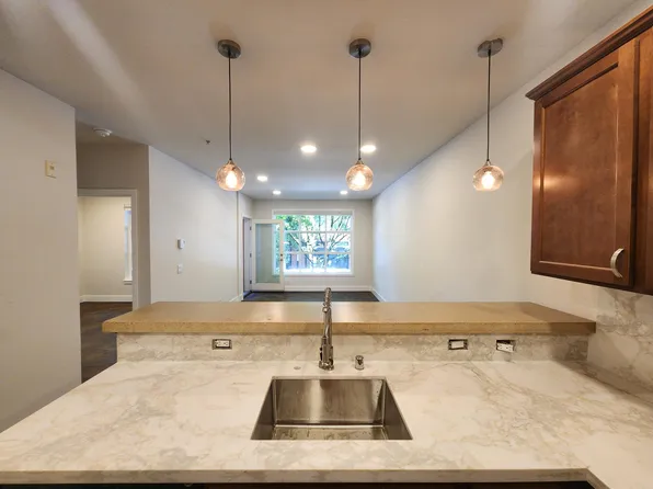 401 NE 71st St #N204, Seattle, WA 98115
