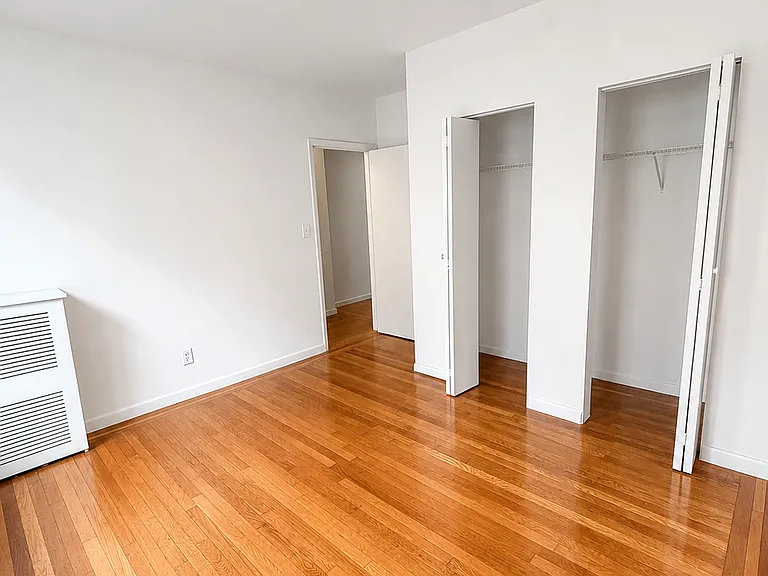 225 E 202nd St #3B — Photo 2