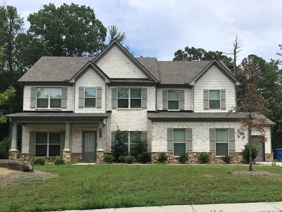 1260 Victoria Walk Ln