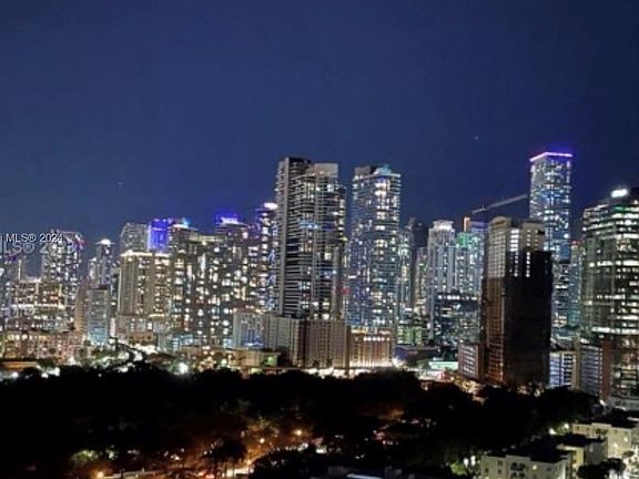 4th image of 1901 Brickell Ave #13