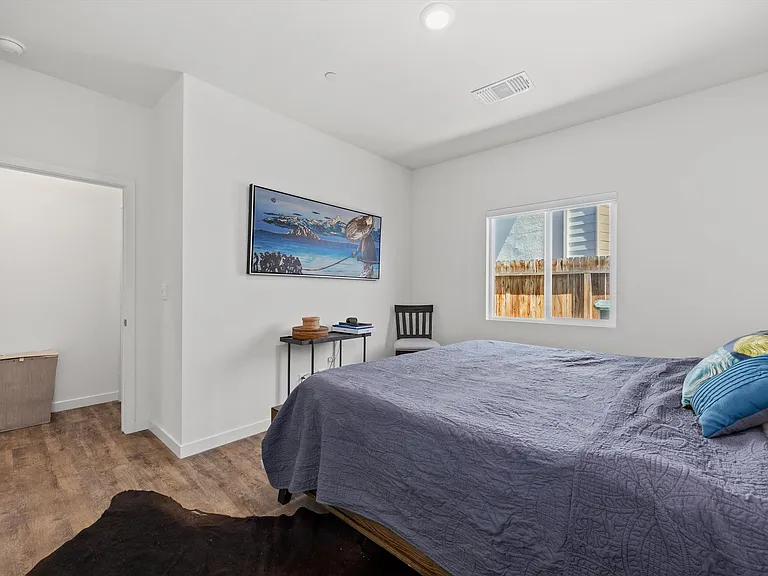 815 Gilsum Ct — Photo 35