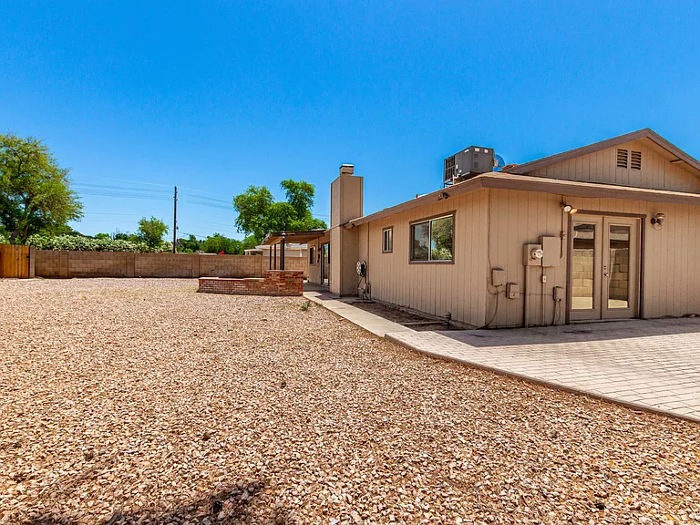 2324 E Palmcroft Dr — Photo 24