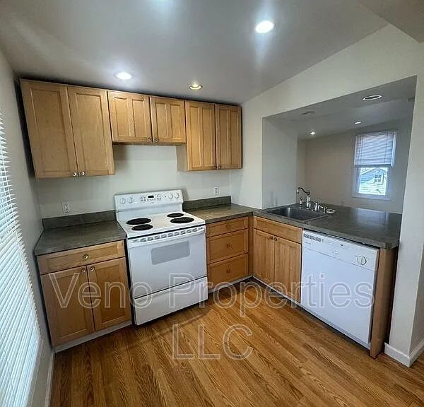 83 Middle St #2 — Photo 4