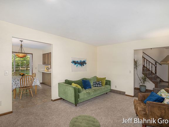 5th image of 2335 Lake Michigan Dr NW