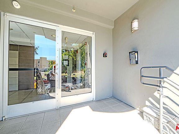 4th image of 733 S Manhattan Pl Unit 402