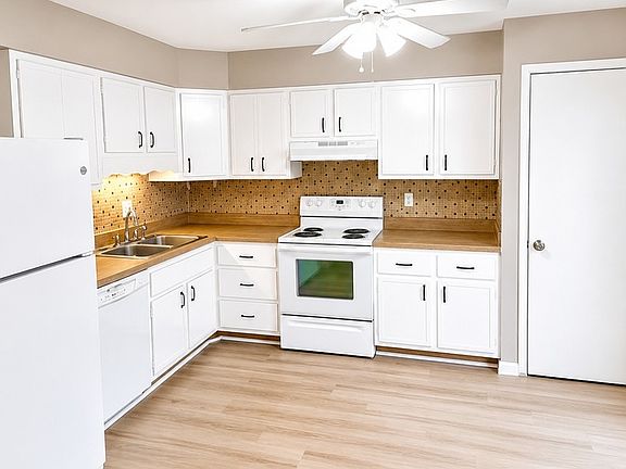 3rd image of 7634 Hazelcrest Dr #7634