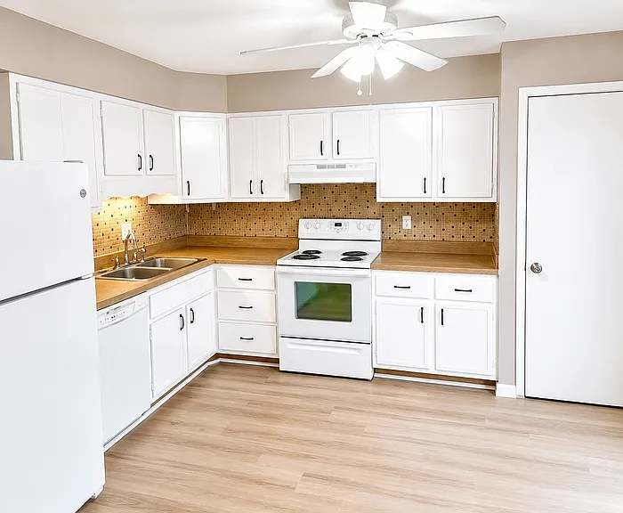 7634 Hazelcrest Dr #7634 — Photo 3