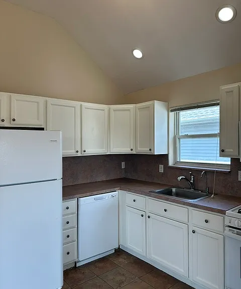 457 Monroe Blvd #2 — Photo 15