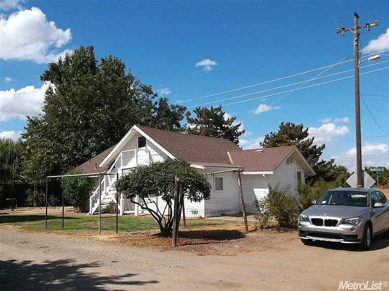 400 Bartch Ave photo 1