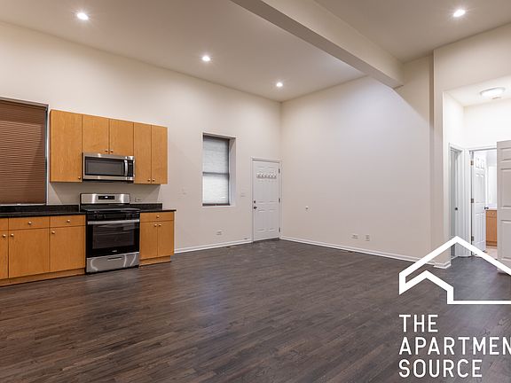 3rd image of 1250 N Greenview Ave #1R