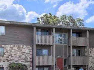 8737 Green Willow St APT 8, Brighton, MI 48116
