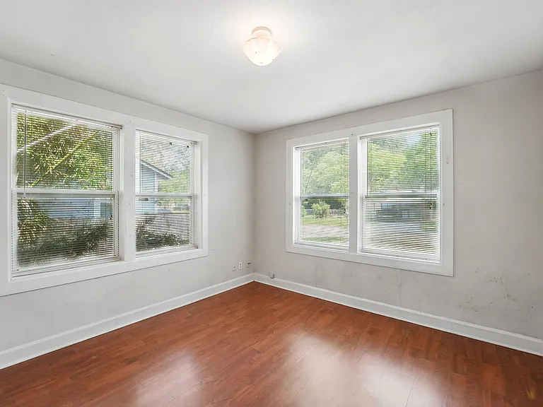 830 Nelson St — Photo 13