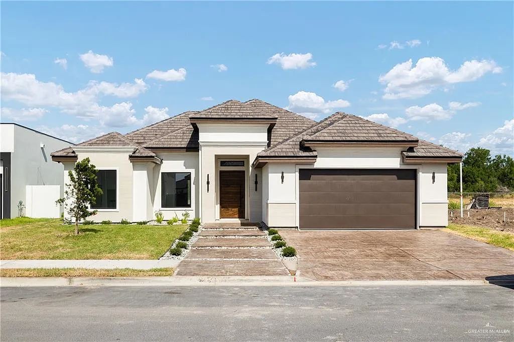 4 bed, 3.5 bath, 2369 sqft, $3,900 — Photo 1