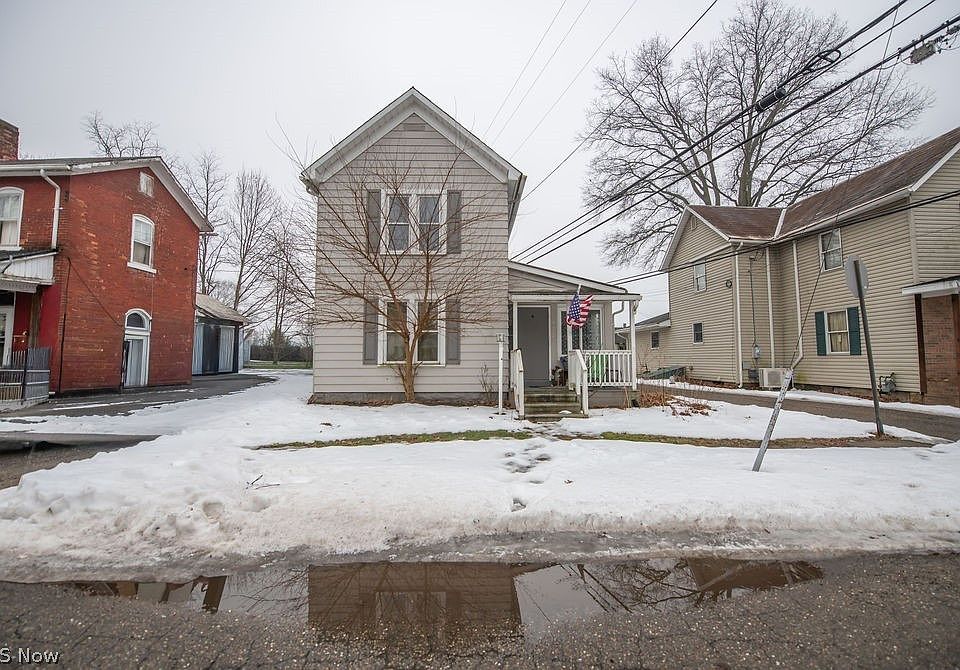 1st image of 127 8th St NE