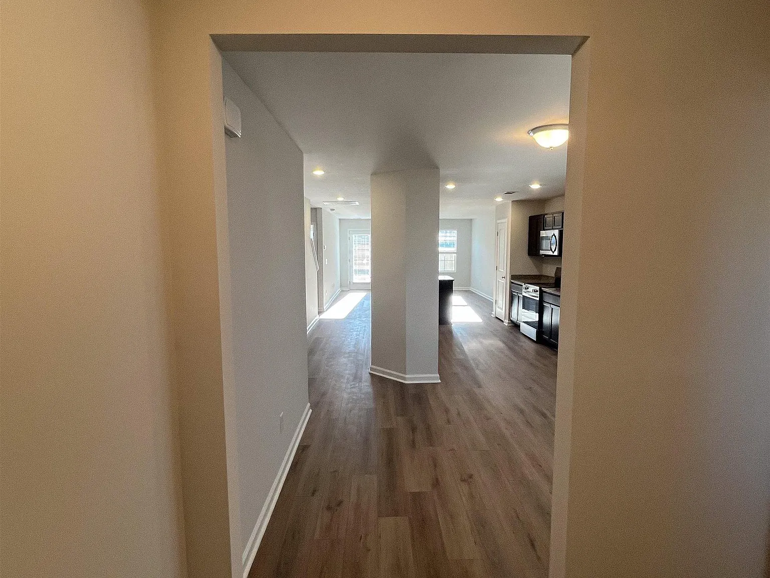 3 bed, 1856 sqft, $2,095 — Photo 3