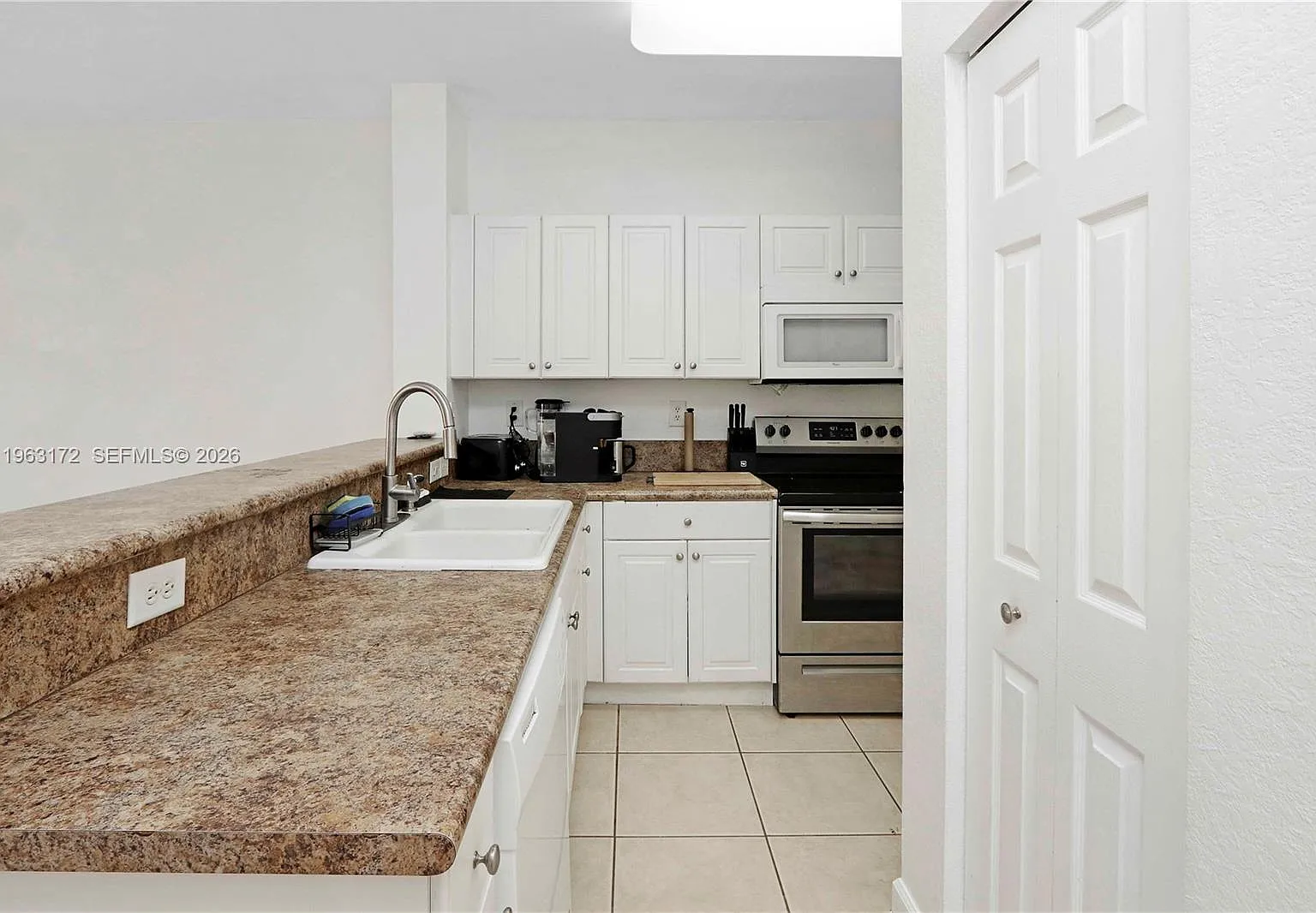 3 bed, 2.5 bath, $2,500 — Photo 2
