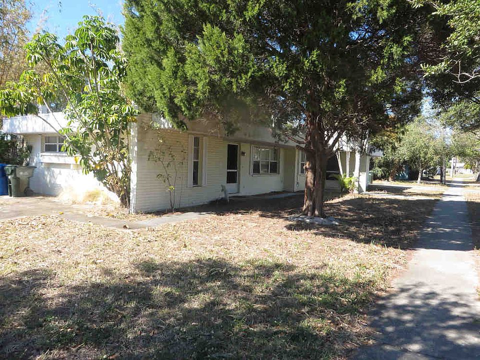 1st image of 3384 Camelot Dr