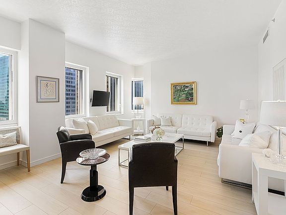 4th image of 70 W 45th St Penthouse 1