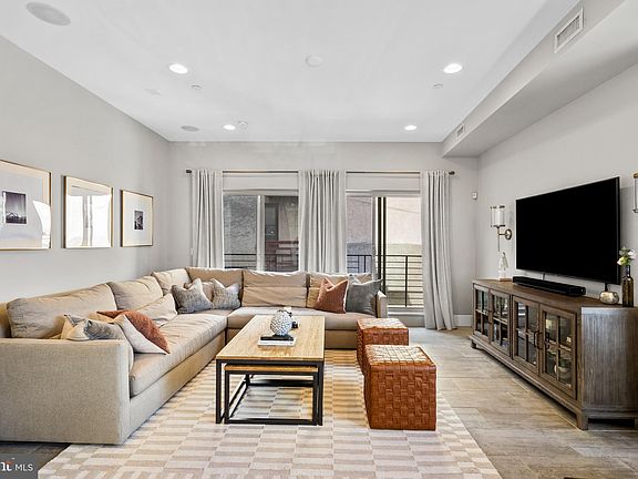 4th image of 601 N Bodine St #6