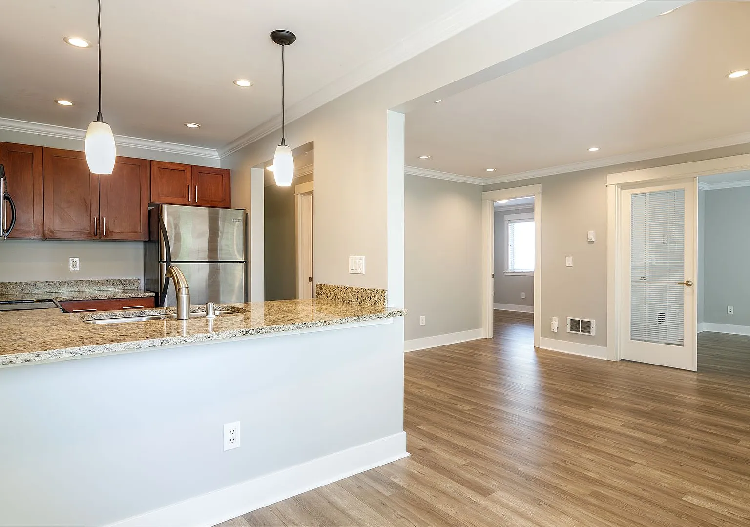 Beautiful Condo-Quality 2bedroom, In The Heart Of Ballard! Top Floor, Amazing Views With Private ... — Photo 4