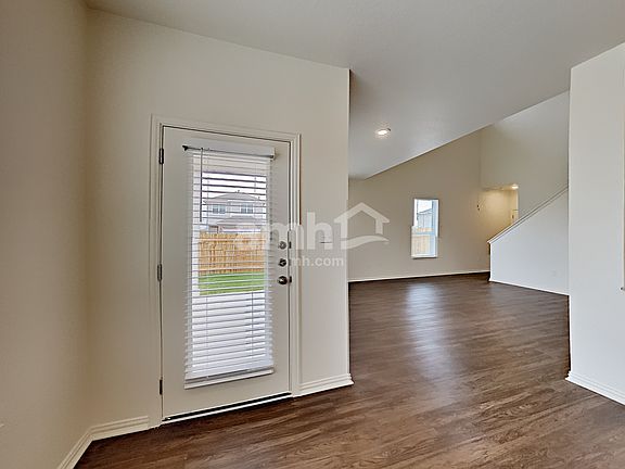 3rd image of 2710 Meadowood Hts