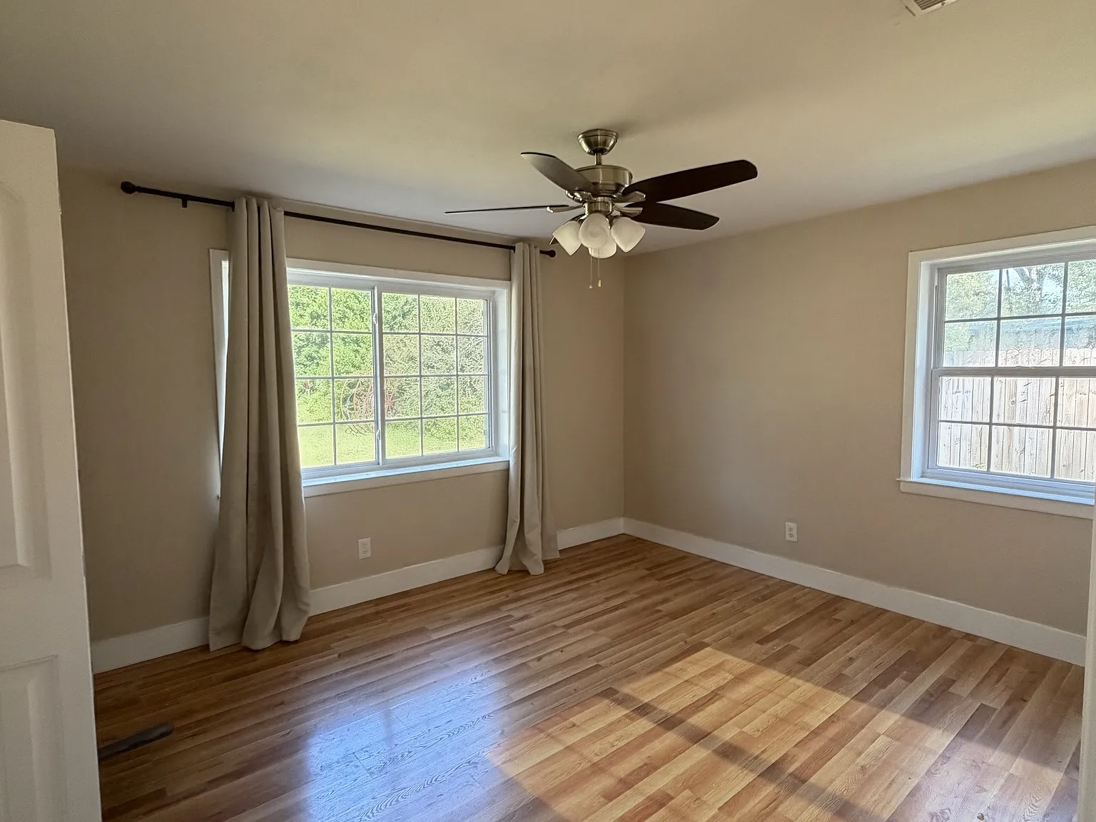 3 bed, 1350 sqft, $2,200 — Photo 4