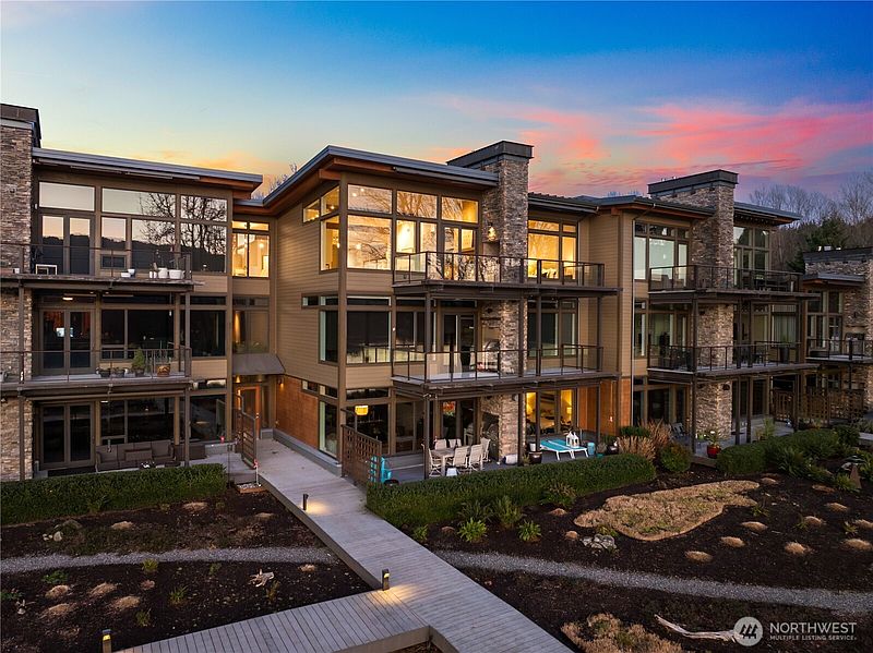 3rd image of 4323 E Lake Sammamish Parkway SE #4323