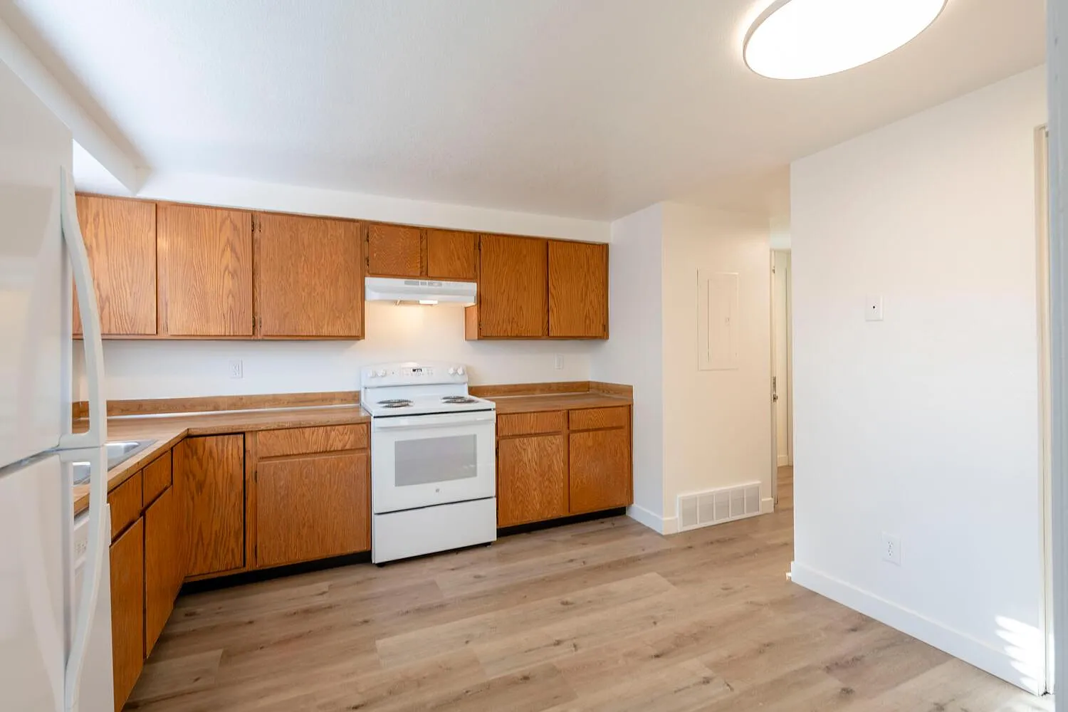 4 bed, 2.5 bath, 1300 sqft, $2,600 — Photo 3