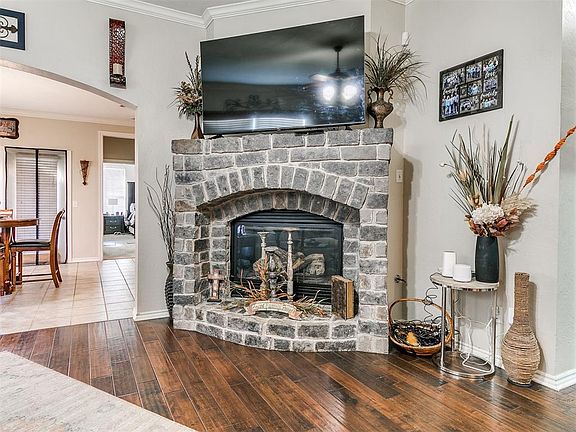 5th image of 1009 Ashwood Ln