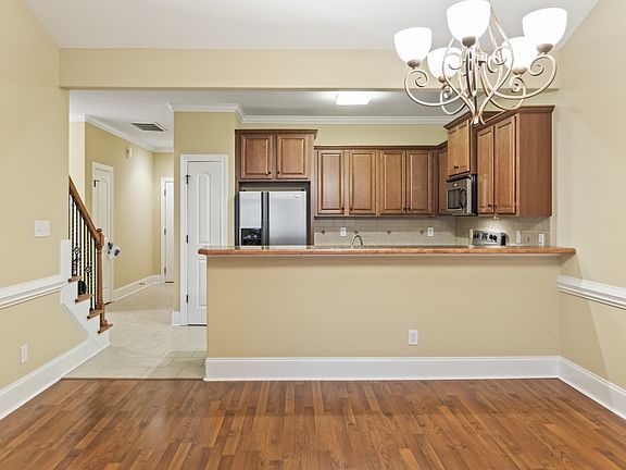 5th image of 1624 Brook Hollow Dr Unit 1-B