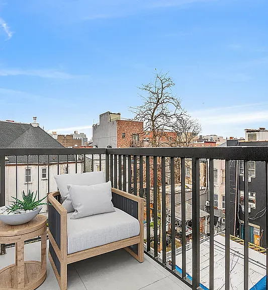 111 Woodbine St #6 — Photo 8